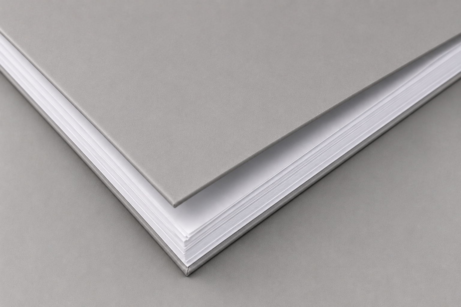 Capa Dura e Miolo Padrão em Sulfite 63g