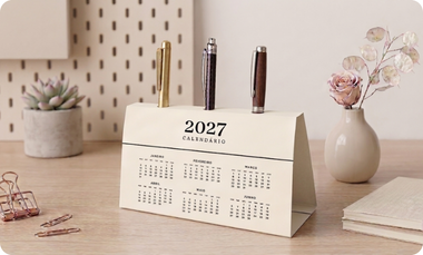 Calendário de Mesa Porta-Caneta