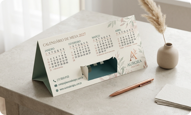 Calendário de Mesa Porta-Cartão