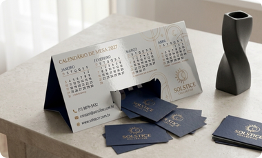 Calendário de Mesa Porta-Cartão